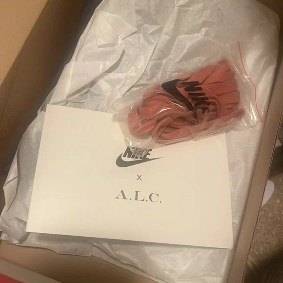 Women’s classic Cortez alc prem. Size 7 women’s. - Picture 10 of 14